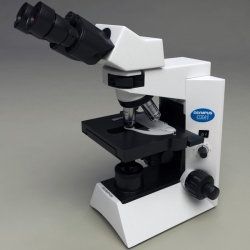 Специализированная комплектация микроскопа Olympus CX41 для диагностики подагры.